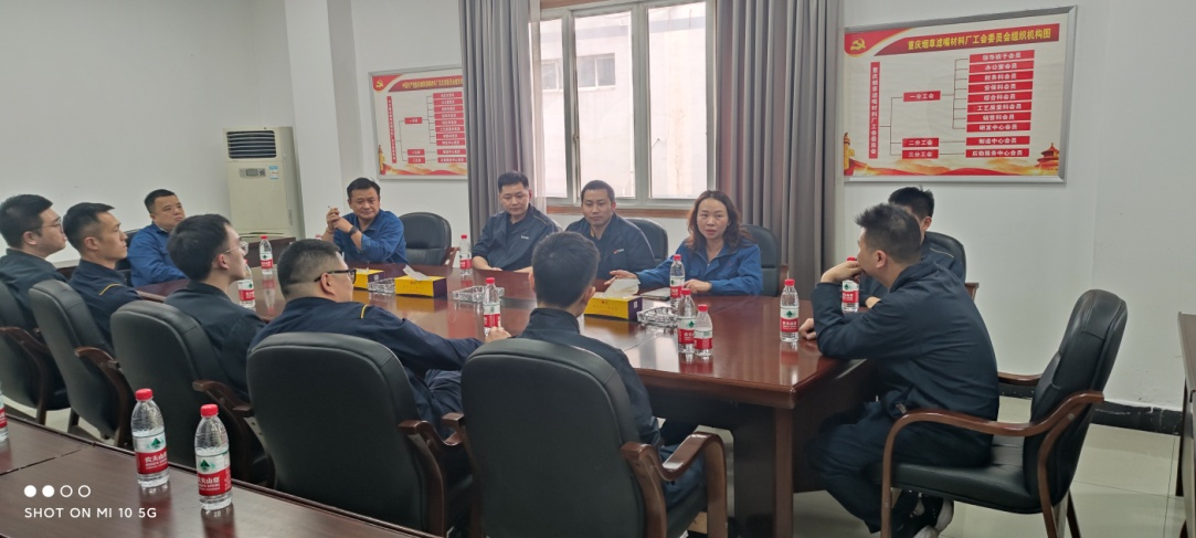 重慶、涪陵卷煙(yān)廠(chǎng)卷包車(chē)間(jiān)到(dào)煙(yān)草(cǎo)濾嘴材料廠(chǎng)參觀交流