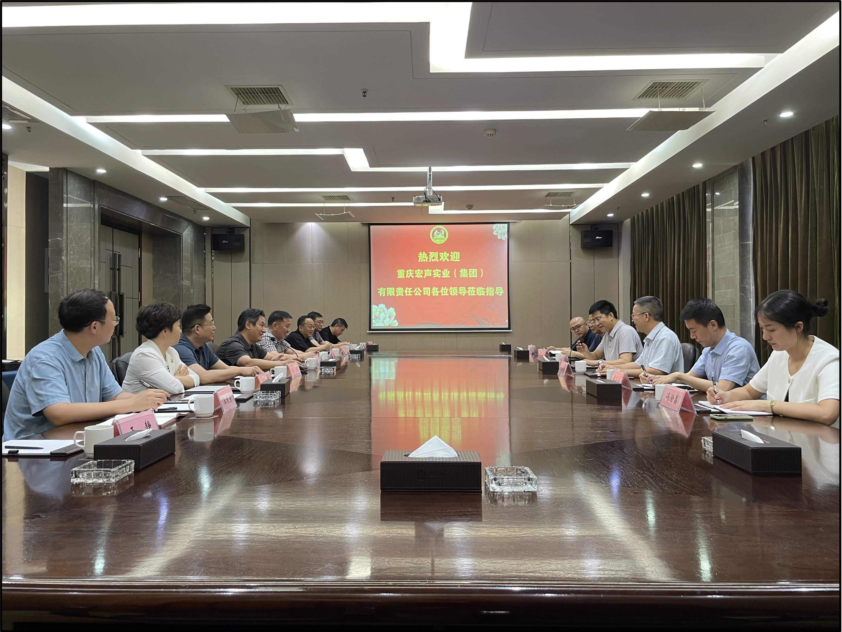 鄒凱帶隊到(dào)南(nán)京金(jīn)箔集團交流考察