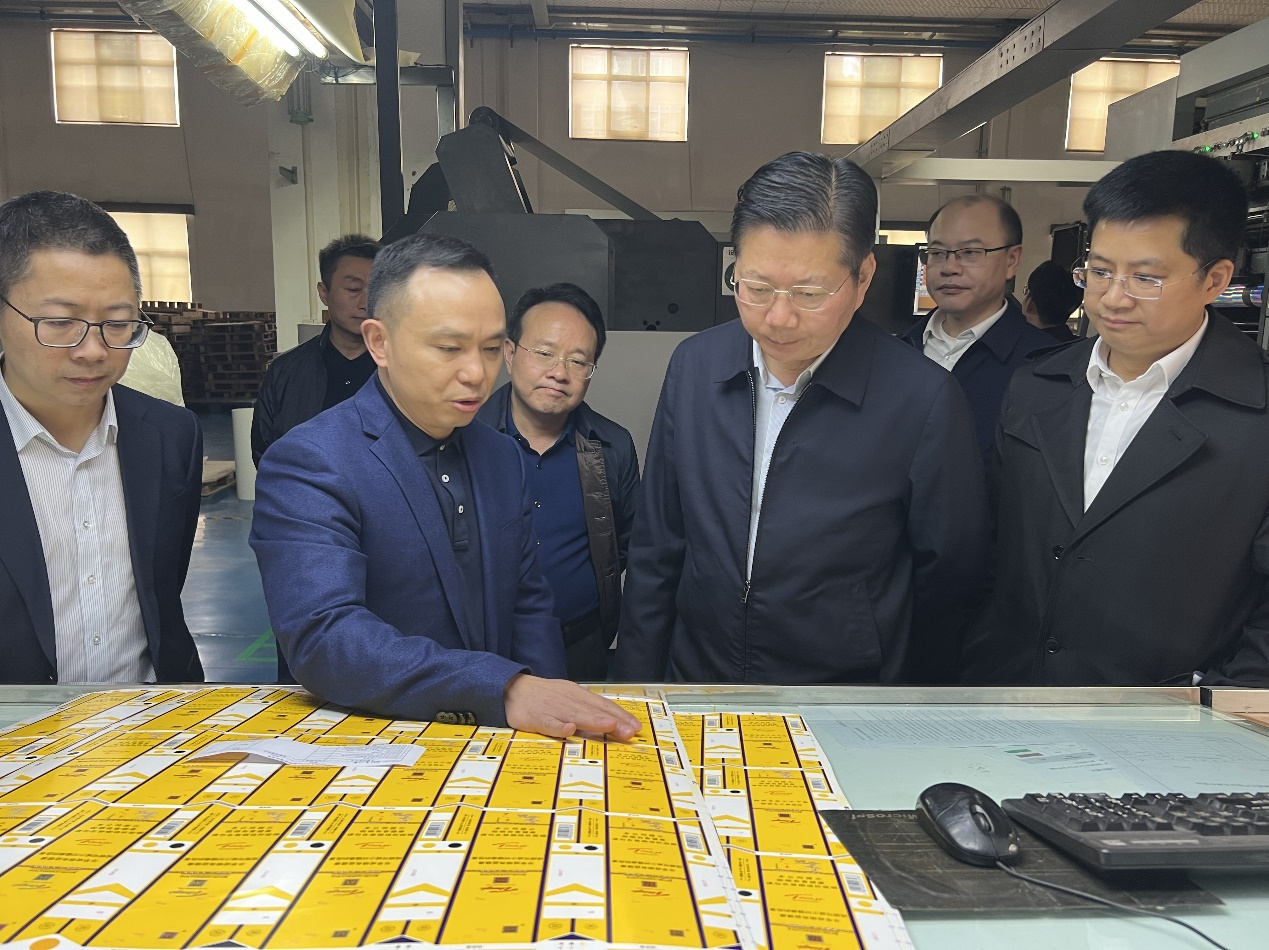 區(qū)政協主席杜海(hǎi)波調研宏聲集團