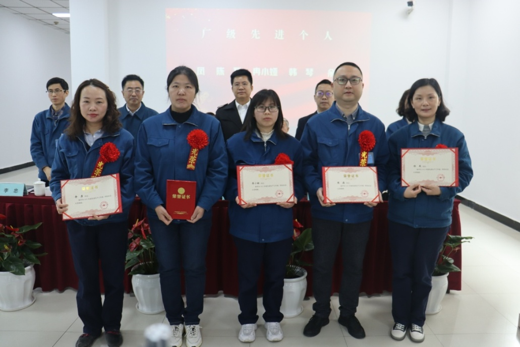 煙(yān)草(cǎo)濾嘴材料廠(chǎng)召開(kāi)2023年(nián)度工(gōng)作(zuò)會(huì)